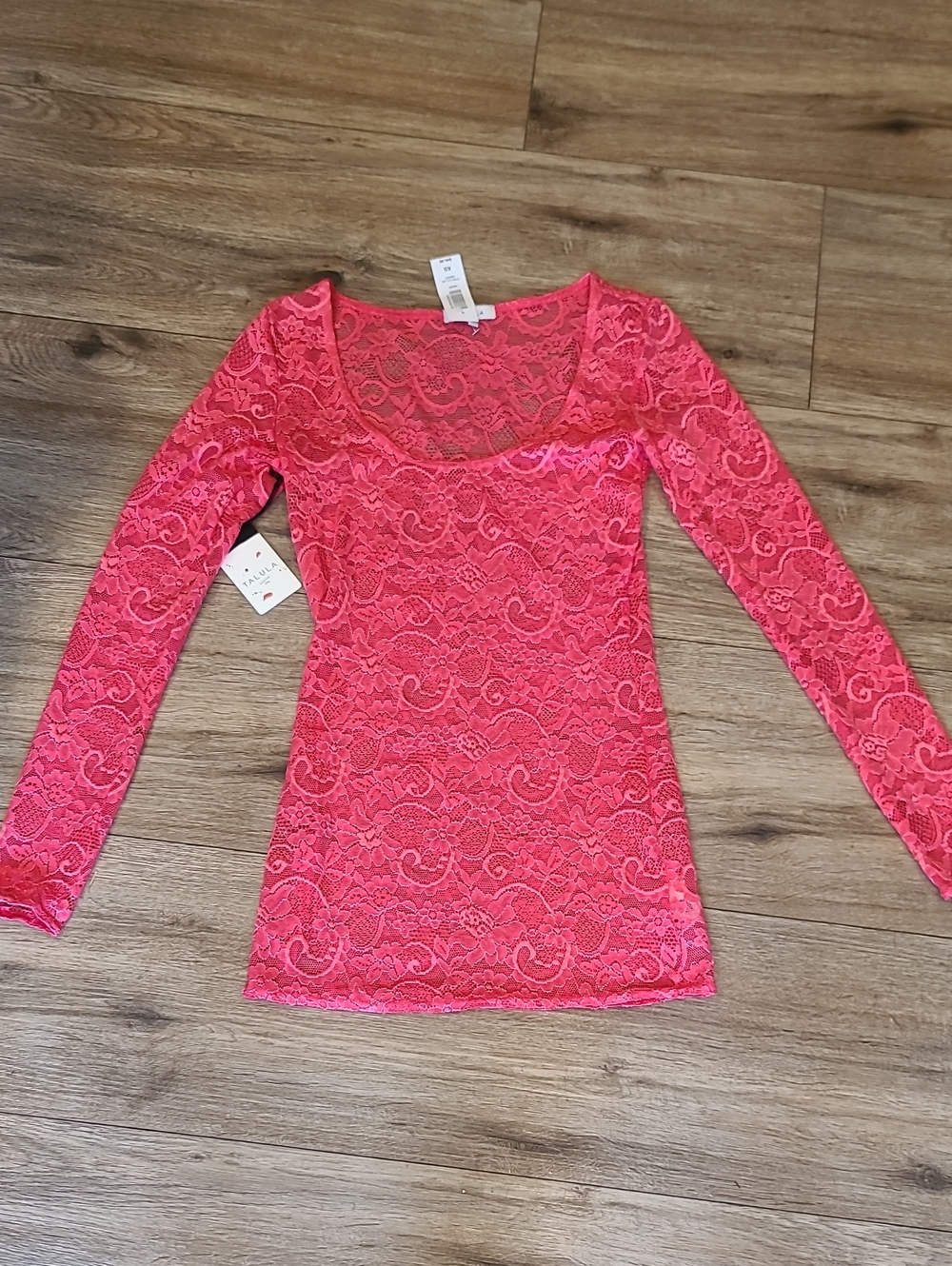 NWT, hot pink Talula lace top, scoop neck. Long Sleeves. Xs